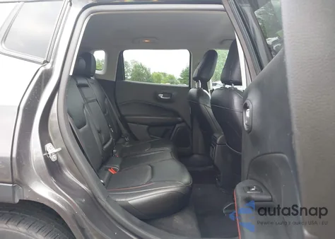 2018 Jeep Compass Trailhawk 4X4 z USA, uszkodzony, nr VIN 3C4NJDDB7JT135762